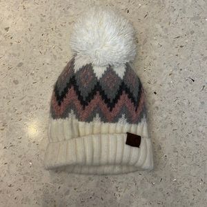 Winter hat pompom